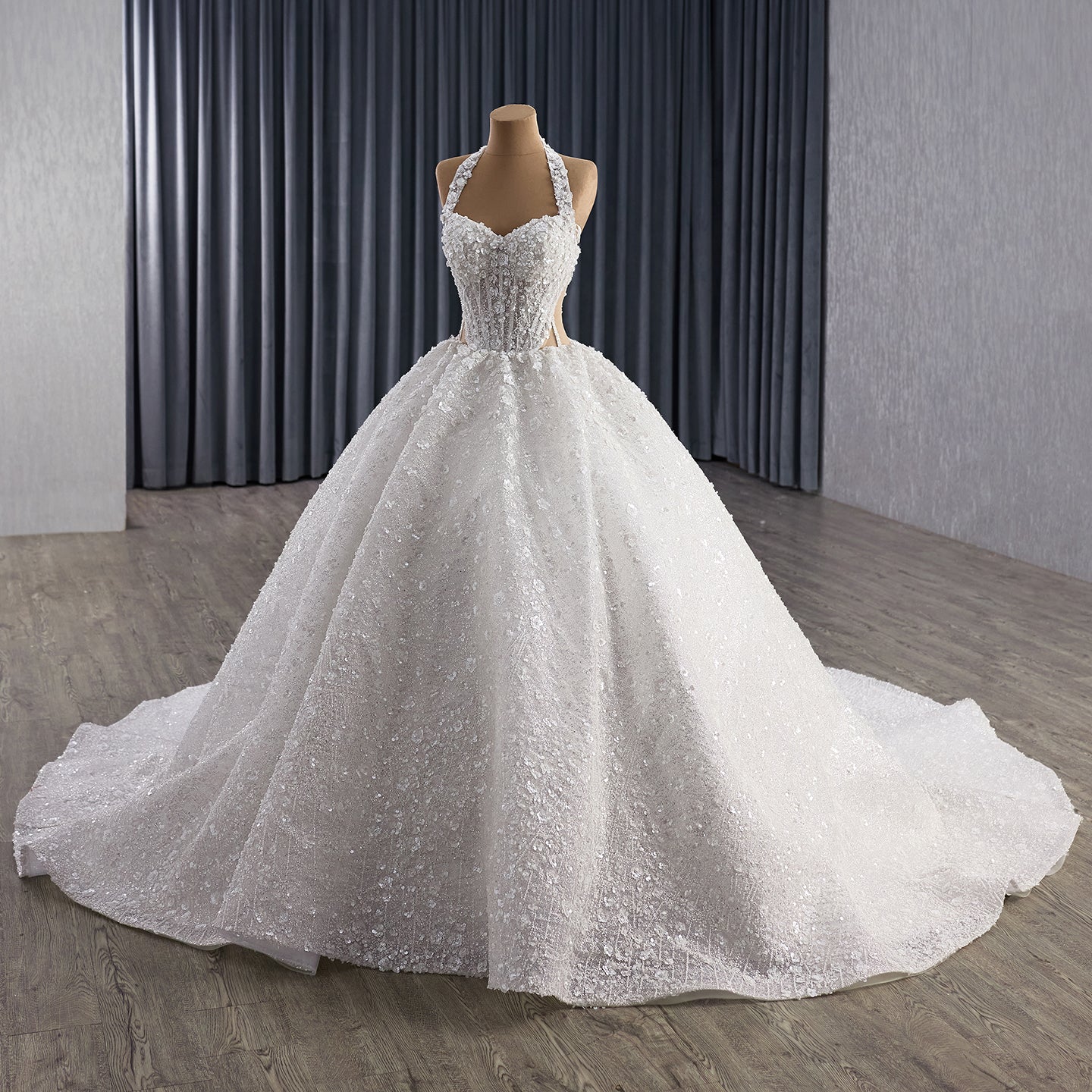 Luxury White Halter Floral Appliques Ball Gown Wedding Dress HM251085