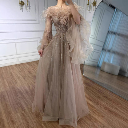 שמלת ערב יוקרתית בגזרת A עם נוצות אדומה ושרוולים נפוחים LA73080 