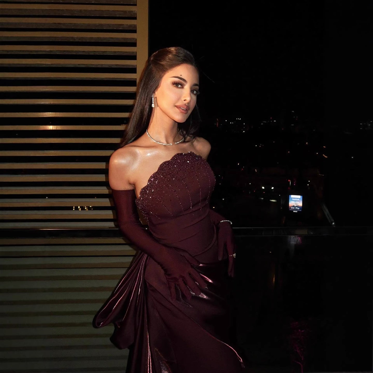 Luxury Wine Red Strapless Beaded Evening Dress With Skirt With Gloves LA73528