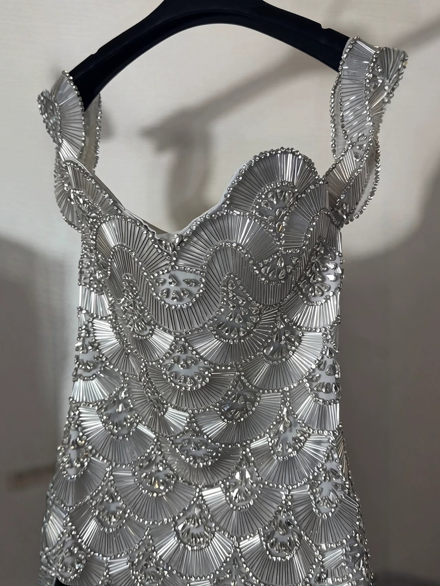 Luxury Gold Sweetheart Scalloped Crystal Beaded Mini Dress LA73748E