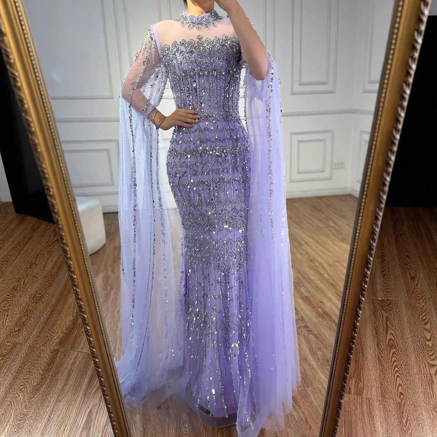 שמלת ערב יוקרתית עם חרוזים בגוון עירום ושרוולי שכמייה ארוכים LA72714A 