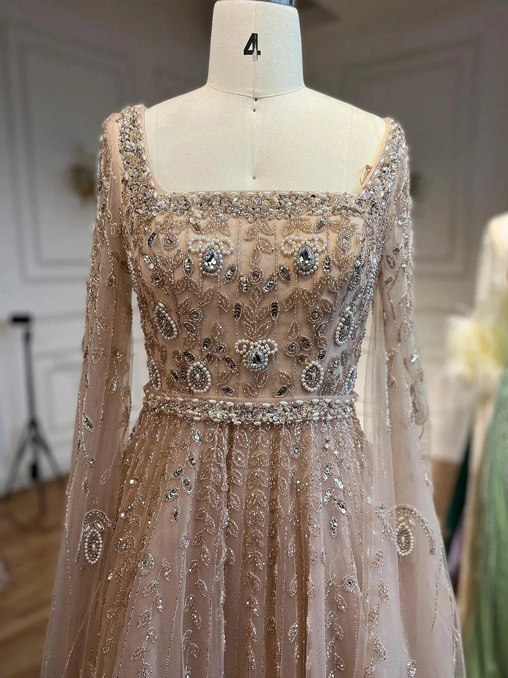 שמלת ערב דובאי ורודה יוקרתית מעוצבת עם גלימה LA71803A