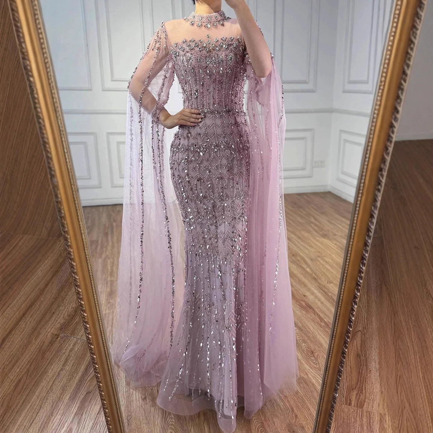 שמלת ערב יוקרתית עם חרוזים בגוון עירום ושרוולי שכמייה ארוכים LA72714A 